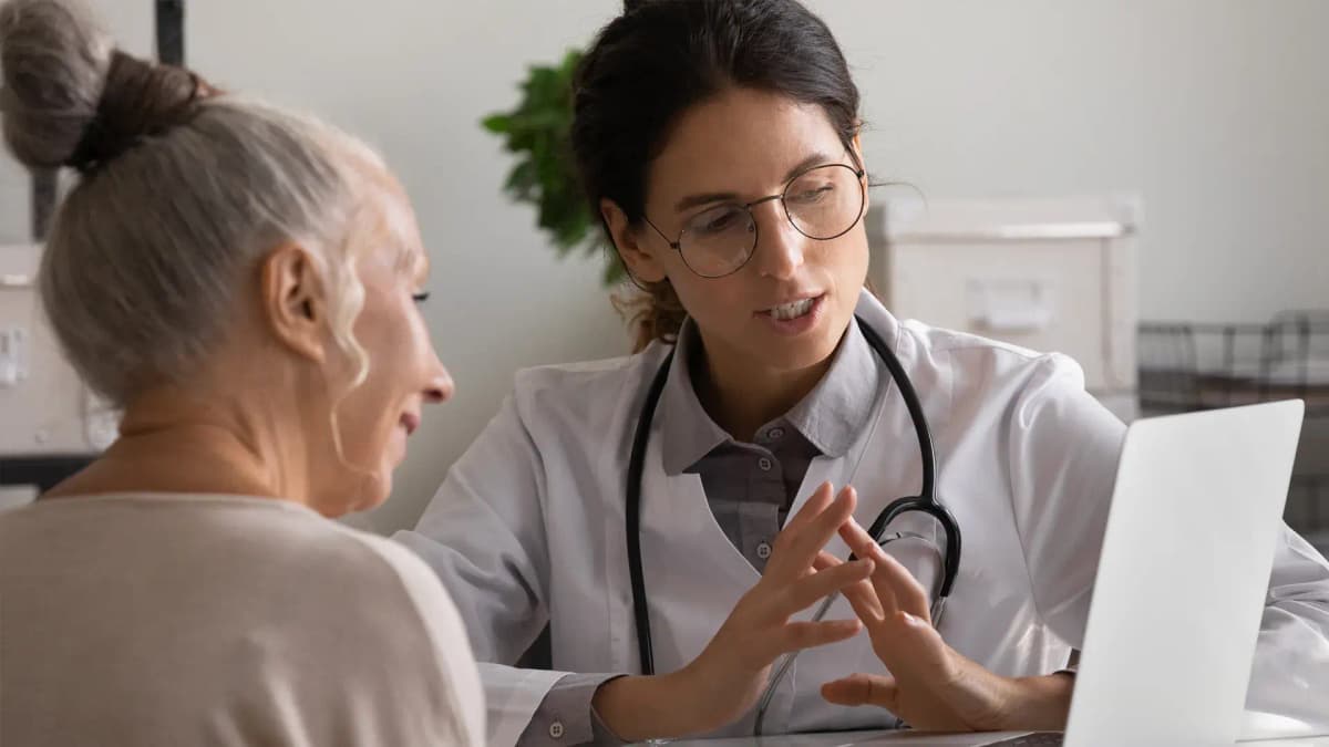 ¿Por qué es importante hacerse controles médicos regulares después de los 50 años?